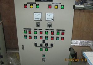 Tủ điện điều khiển 02